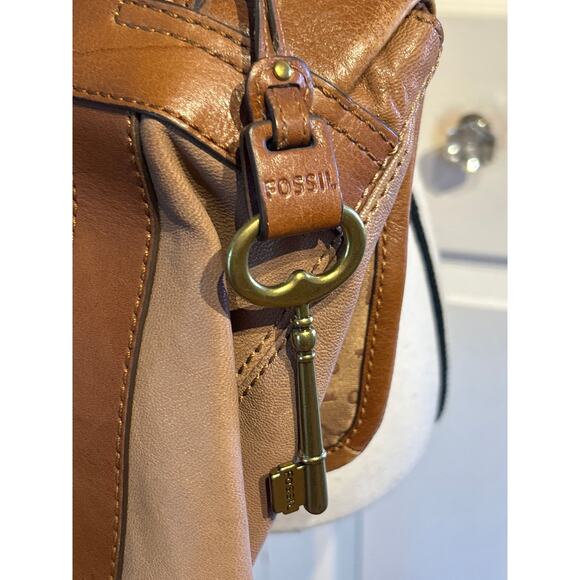 Vintage Fossil Two Tone Brown Leather Messenger Saddle Bag - Picture 4 of 11